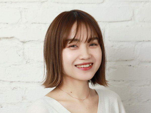 シースルーバングの外ハネアレンジ