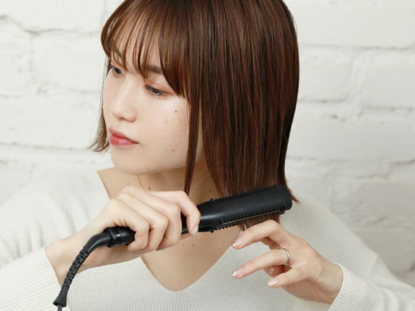 シースルーバングの外ハネアレンジ