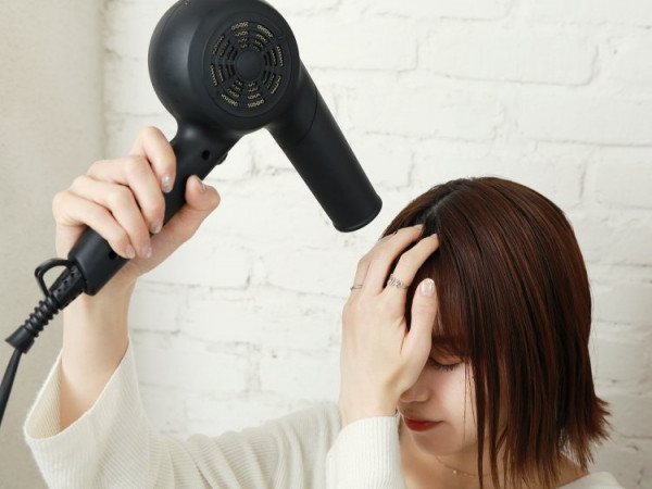 シースルーバングの外ハネアレンジ