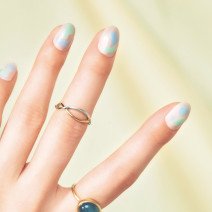 簡単セルフネイル｜ミルキーカラーを使って女性らしい雰囲気に♪