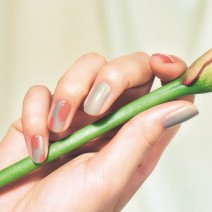 お家で簡単セルフネイル｜単色だと無難な王道カラーも意外な組み合わせで一気におしゃれに♪