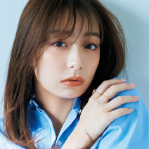 疲れでくすみがちの金曜日は目元にイエローをプラスしてヘルシー系おしゃれに