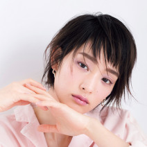 剛力彩芽さんインタビュー｜「眉から広がる新しいメイクの 可能性にワクワクします」