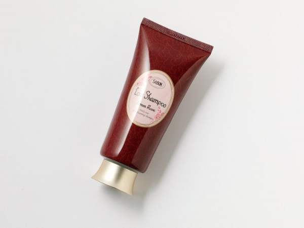 うねりを押さえるヘアケアアイテムの使い方