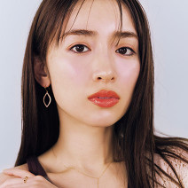 シュウ ウエムラの濃密オレンジリップでボリューミーな色っぽ唇に♪