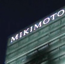 今だからこそ！銀座から発信…ミキモト銀座 4丁目本店の壁面に 「Stay safe. Stay strong」