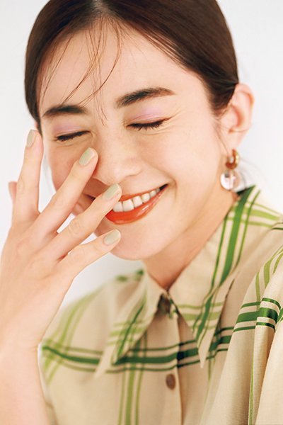 モデル 高垣麗子さん 透明感カラー でメイクしたい メイクボックスの中身を大公開 美的grand 美的 Com