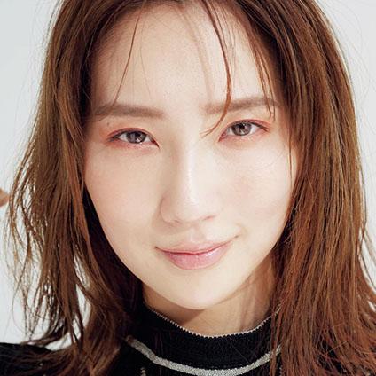 ファーストサマーウイカさんが『美的』初登場！ ローラ メルシエの粘膜グロスで“即美人メイク”にトライ♪