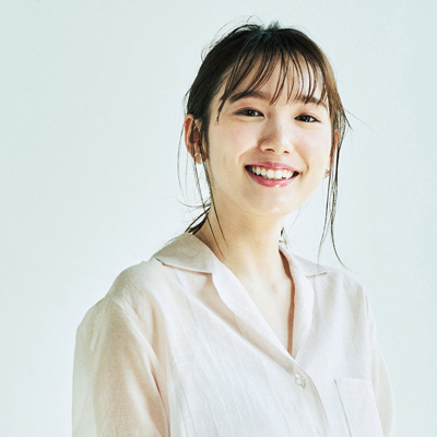 飯豊まりえさんインタビュー｜「朝はフルーツと白湯が多め。毎日納豆もマスト！」【『美的』表紙初登場】