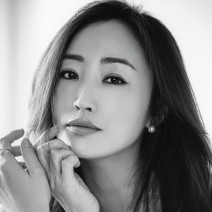 神崎恵さん「トレンドというハードルに挑戦するたび、人生に鮮やかな風が吹く」｜「攻める美容」で笑顔に！