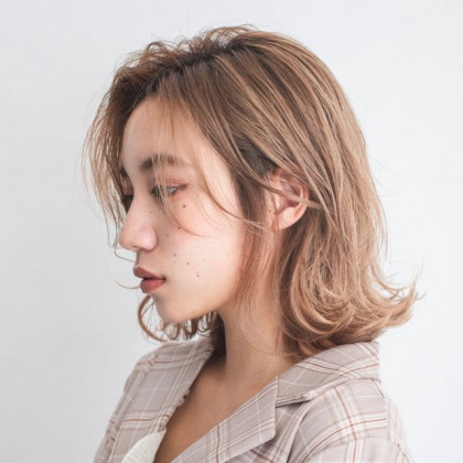 ブリーチした髪色で、上級ヌケ感に！【おすすめスタイル】