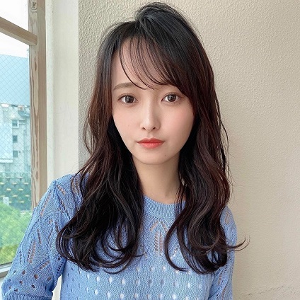 前髪ありの暗髪ロング×波ウェーブで最強モテヘア！
