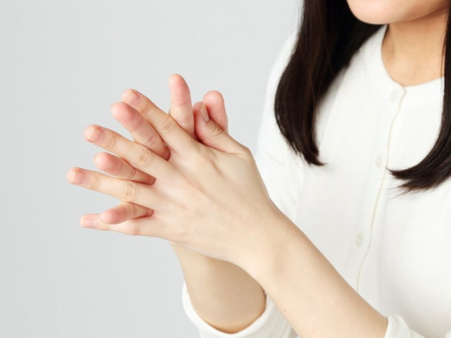 パサついている毛先からなじませる