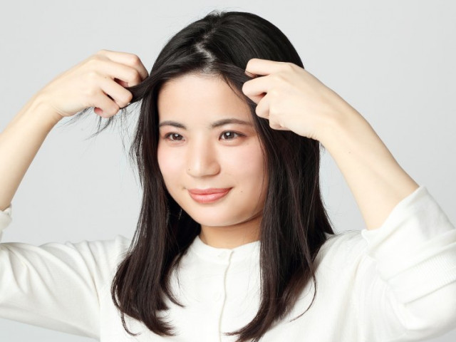 パサついている毛先からなじませる