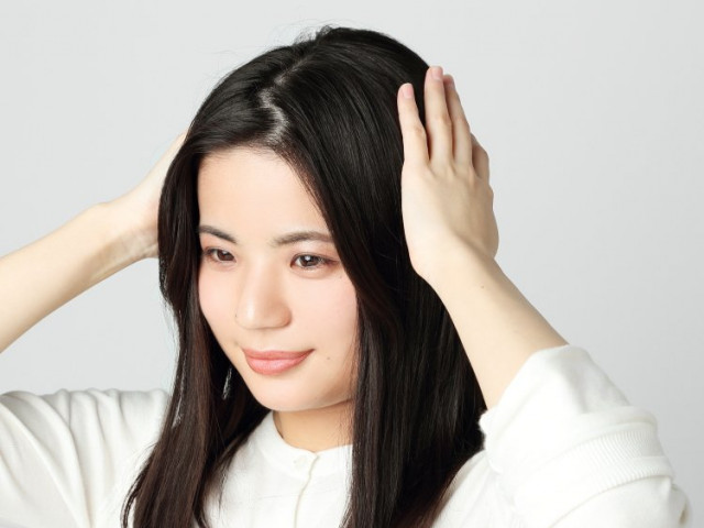 パサついている毛先からなじませる