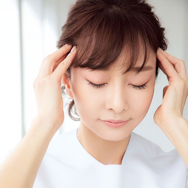 プロに聞いた 眠たそうな目の改善策 2つのマッサージ術 と 3つのメイク術 美的 Com プロに聞いた 眠たそうな目の改善策 2つのマッサージ術 と 3つのメイク術 美的 Com