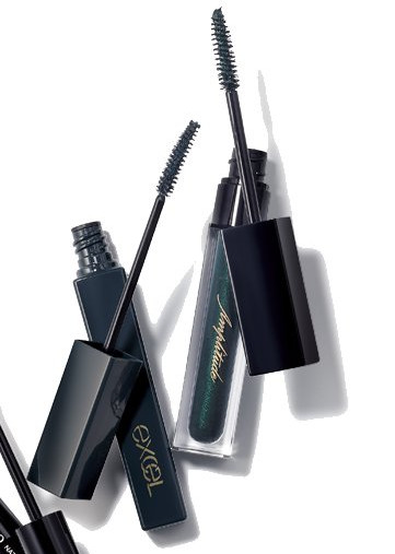 グリーンマスカラでホリ深ニュアンスフェイスに