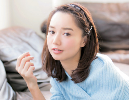 初心者におすすめしたい サイド編み込みで華やかさをプラスする 簡単アレンジテク 美的 Com