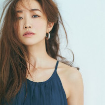 神崎恵さん「シュッとしている女は最強」骨にエッジがある、後ろ姿が美しい…5つの美のセオリー【美的GRAND】