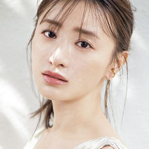 女優・松本まりかさんの崩れないナチュラルメイク術「THREEのクリームアイシャドウならヨレも怖くない」