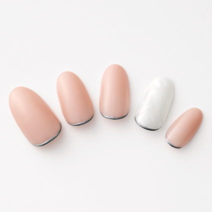 365日ネイル シルバーのラインで涼やかな印象に すっきりとしたピンクネイル 美的 Com 365日ネイル シルバーのラインで涼やかな印象に すっきりとしたピンクネイル 美的 Com