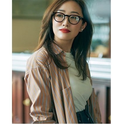メガネが似合わない は 選び方で解消して 面長さん 丸顔さん をも素敵にするコツ 美的 Com