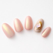 【365日ネイル】柔らかな光感で品良く華やぐ…エレガントな装いのピンクネイル