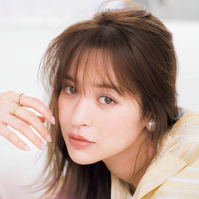 モデル・野崎萌香さんの“モーニングルーティン”を大公開｜食べ過ぎた日の翌朝はスイカジュース！？