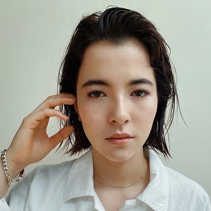オールバックで辛口ムードに！甘めに飽きたらウェット仕上げのクールボブヘアを