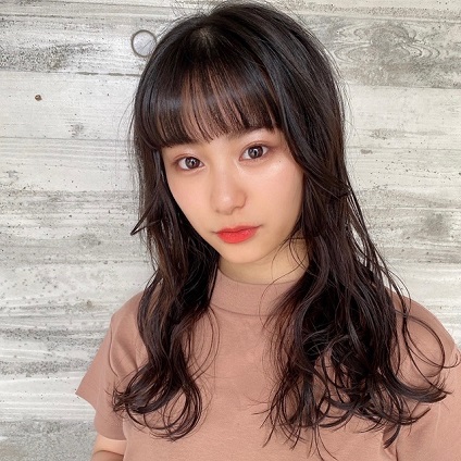 “おくれ毛”でおしゃれヘアに！カワイイを詰め込んだ波ウェーブロング