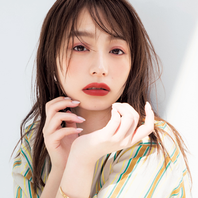 宇垣美里さん×人気H&M林由香里さん｜「あえての派手色リップは秋冬メイクにおすすめ！」