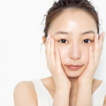 宇垣美里さんの美肌の秘密｜「肌状態に合わせてしっかり保湿！ ベタベタしてるくらいが安心する（笑）」