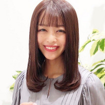 日差しによる髪ダメージをカバーしてくれるカラーは？フェミニンさも残した清楚ワンカールミディヘア