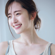 悩む前が始めどき！首とデコルテのシワケア｜簡単＆効果のある“ほっそり美首”のための3STEPケア