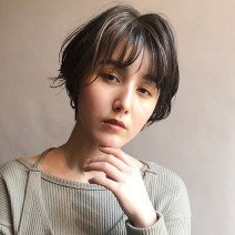 伸ばしかけヘアはトレンドカラーでイメチェン！好バランスなショートが今っぽい
