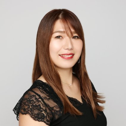 常に紫外線を浴びているビーチの女神直伝！｜頭皮と髪のパサつきを守る日焼け止めスプレーの使い方【美容賢者の髪コンプレックス解消vol. 124】