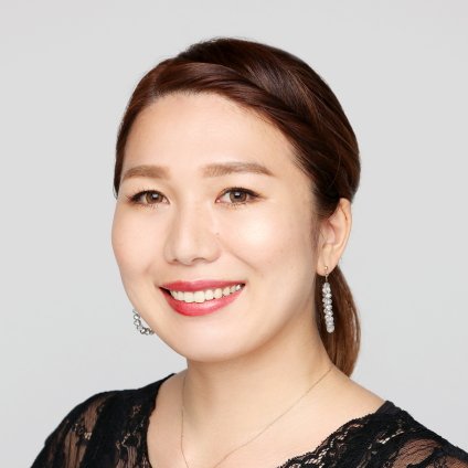 伸ばしかけの前髪をねじって止めるだけ♪｜アクティブに動けるのに大人っぽいツイストアレンジ【美容賢者の髪コンプレックス解消vol. 127】