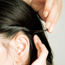 【ヘアアレンジ】毛量が多くピンをうまく留められない…そんな時のコツは「サク・パタ・キュッ」を意識して♪