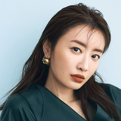 女優 松本まりかさんが変身 アディクションのブラウンリップでモードに攻める 美的 Com