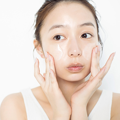 宇垣美里さんの美肌の秘密｜「“落とすケア”はシンプル！ メイクの濃さによってアイテムを使い分け」