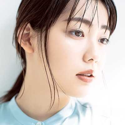 頬の毛穴、広範囲のシワはシャネルのハイライトのツヤで払拭して美肌に！｜人気H&Mがレクチャー