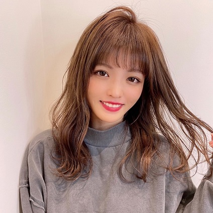 秋を先取り！ワンカールヘアに飽きたら、波ウェーブで抜け感を