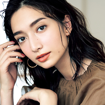 “自然に目力UP”の新常識アイラインは「引くより打つ」！ 人気H＆M長井かおりさんがレクチャー