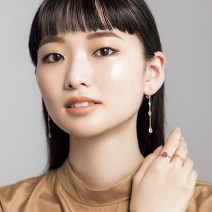久しぶりの外出日には…濡れツヤベースで品のあるゴージャスさを演出｜人気H&M 中山友恵さんが伝授