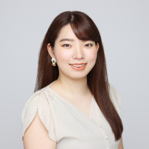 前髪はペタン、トップはふわふわ…“わがままヘア”を“お利口さんヘア”にするお直しアイテム３選【美容賢者の髪コンプレックス解消vol. 130】