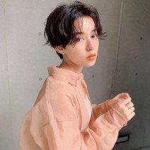髪のハネ方がどんな顔型にも合わせやすい！秋のハンサムショートヘア