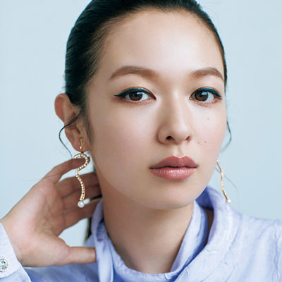 【秋メイク】アンプリチュードのモスグリーンライナーでモダンな眼差しが完成♪｜人気H&M岡田知子さんが提案