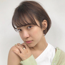 もみ上げは少し残すのが今っぽい！モテもオシャレもかなうショートボブヘア