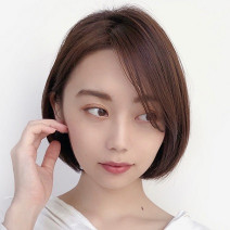 鼻にかかる前髪で小顔効果を！上品な色っぽさが魅力のひし形ボブ