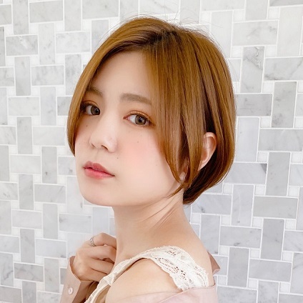 初ショートヘアはこれで決まり！丸みシルエットのカジュアル美人ショート